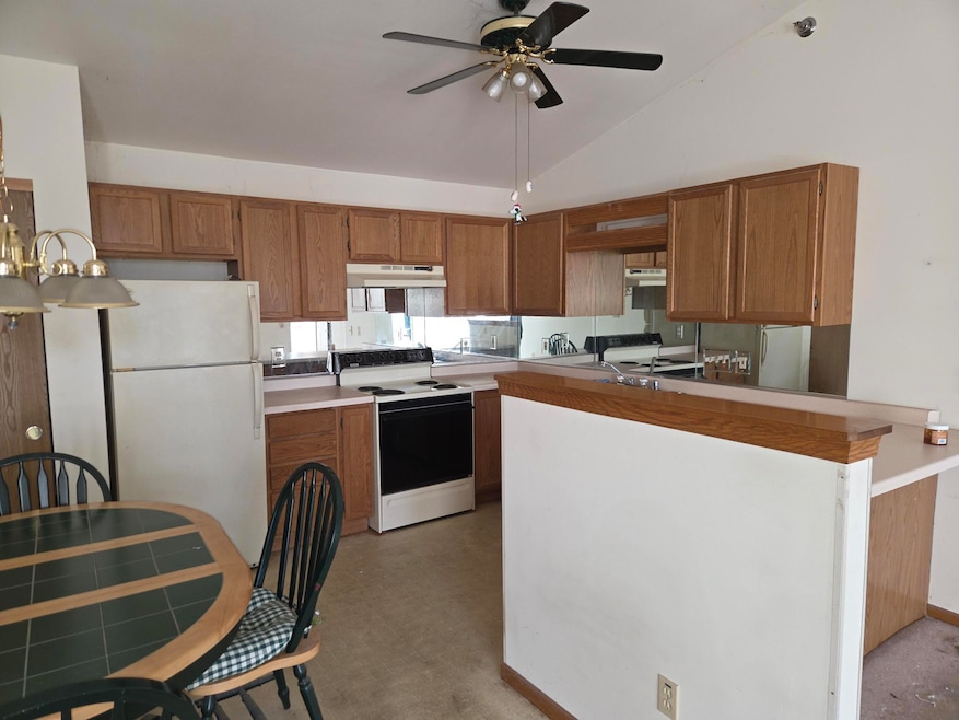 3651 E Barbara Ct unit 10, Oak Creek, WI 53154 - photo 1