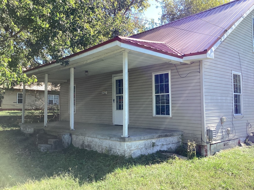 217 Baldwin Ave, Princeton, KY 42445 - photo 1