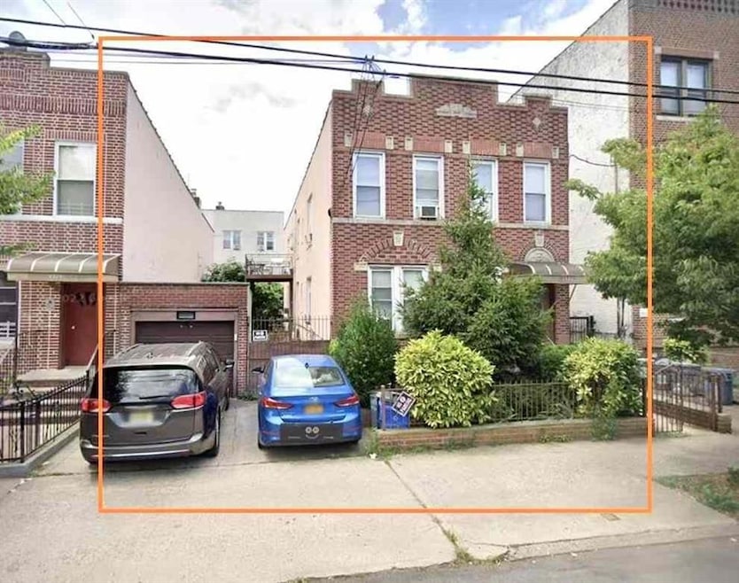 Sold $2,230,000 • Co-Listing Agent