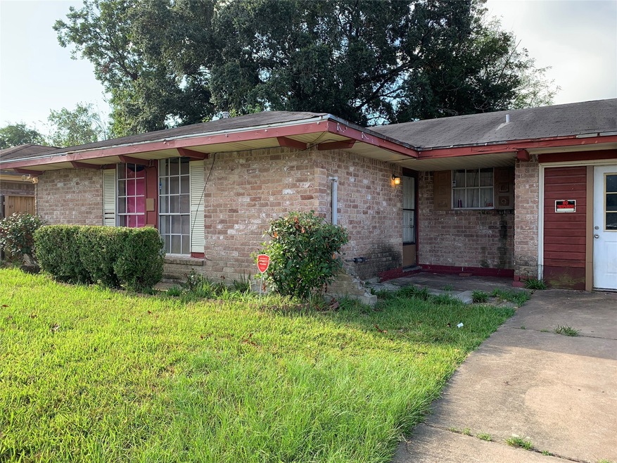 1703 Rainy River Dr, Houston, TX 77088 - photo 1