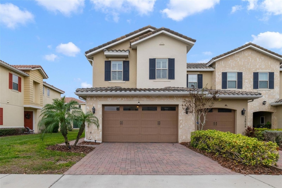 3BD/2.5BA/2-CAR GARAGE **END-UNIT** TOWNHOME in the sought-after 24-hour **GUARD GATED** community of Eagle Creek, featuring a CHAMPIONSHIP GOLF COURSE and out of this world **AMENITIES!**