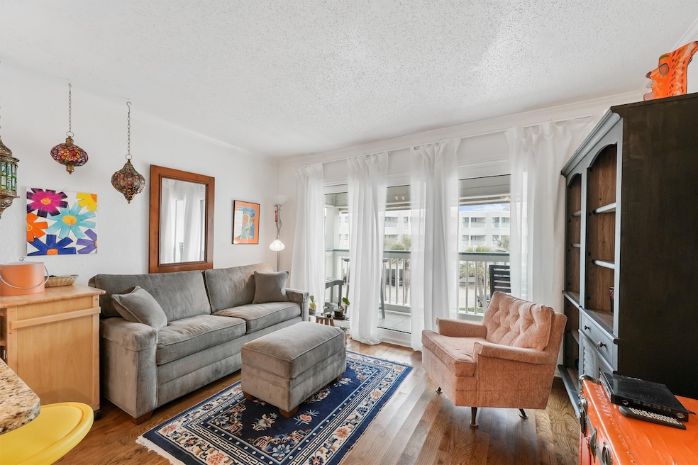 Beautifully updated condo.