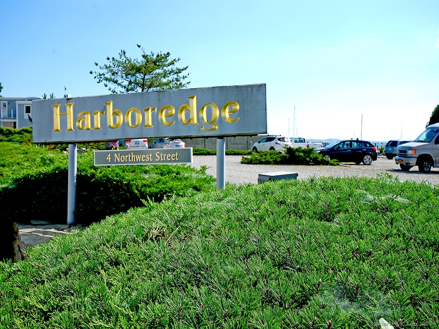 4 Northwest St unit B43, Stonington, CT 06378 - photo 1