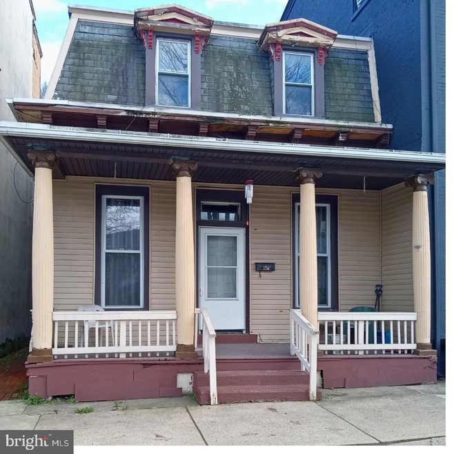 324 W Broad St, Tamaqua, PA 18252 - photo 1