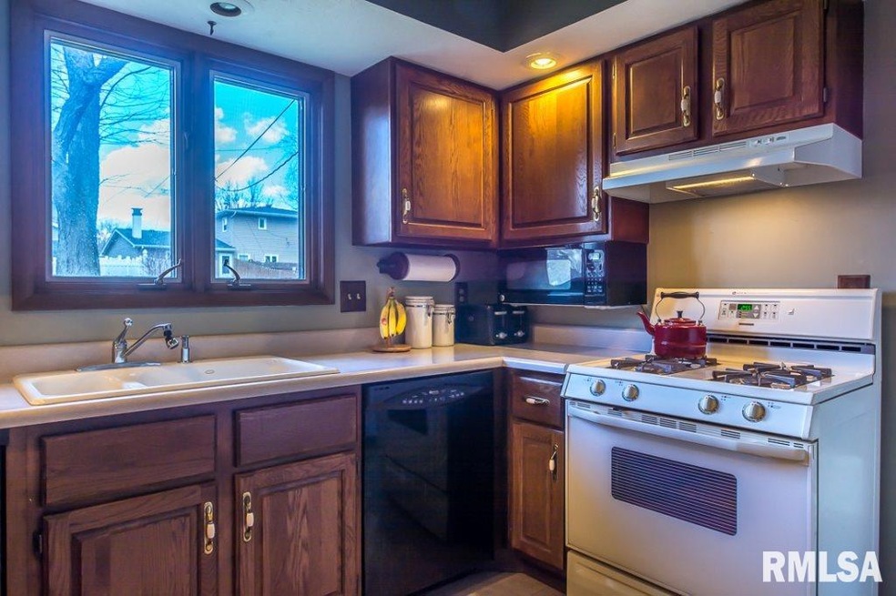 2626 W 34th St, Davenport, IA 52806 - photo 1