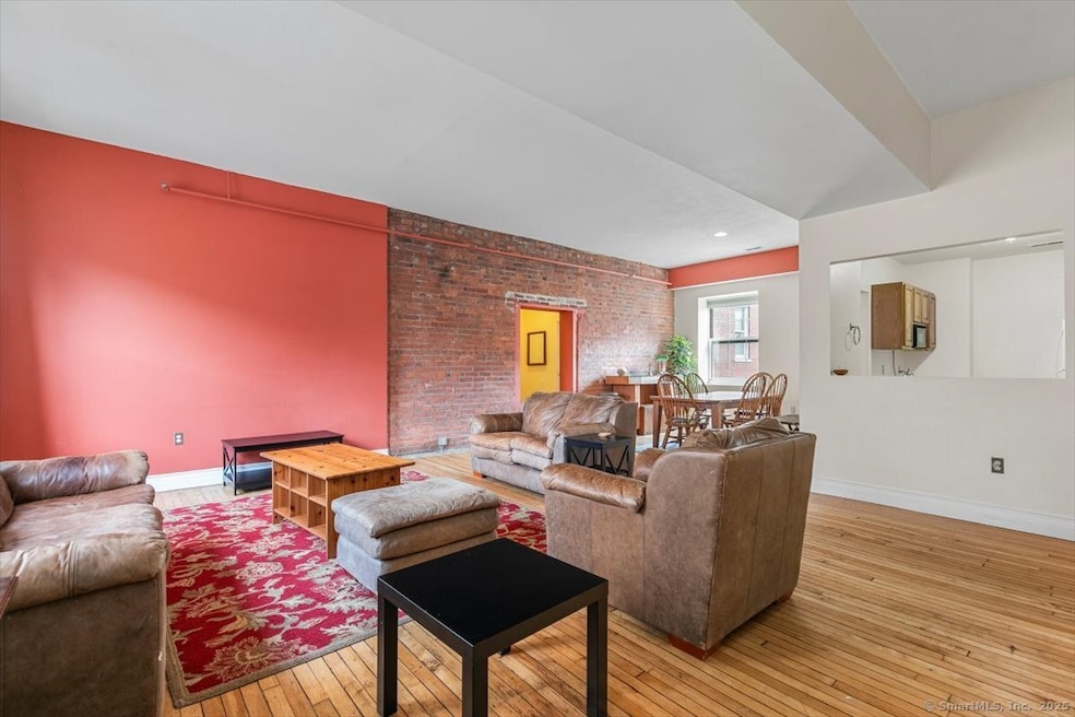 196 Crown St unit 310, New Haven, CT 06510 - photo 1