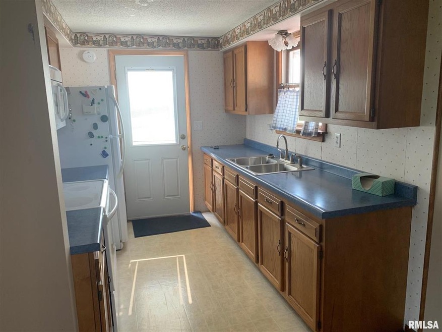 2101 Woodland Lakes Rd, Jacksonville, IL 62650 - photo 1