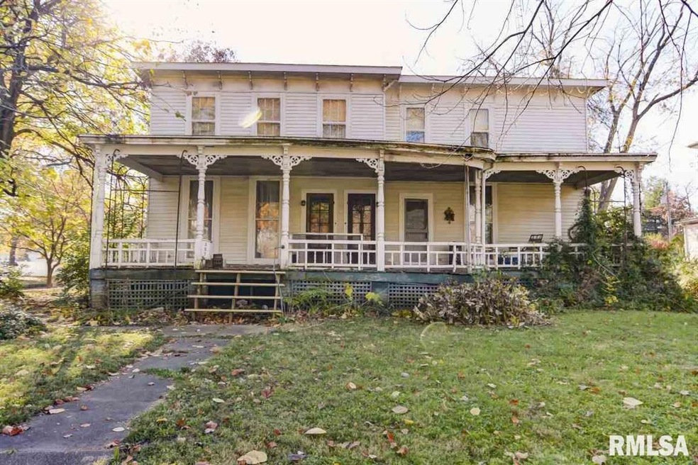 327 Tremont St, Lincoln, IL 62656 - photo 1