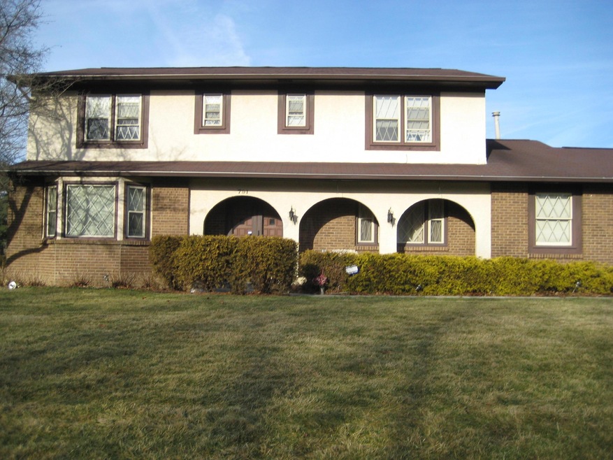 791 Strawberry Hill Rd E, Columbus, OH 43213 - photo 1