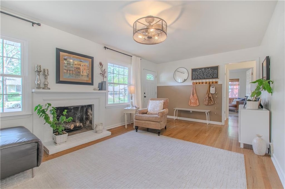 13517 Lowell Ave, Grandview, MO 64030 - photo 1