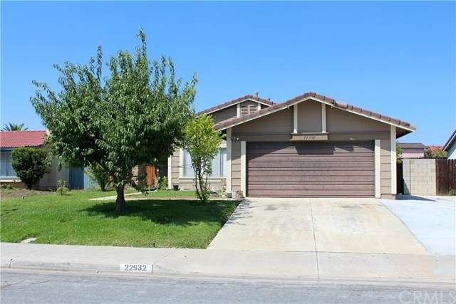 Great Curb appeal, RV Parking, nice Cherry tree in
