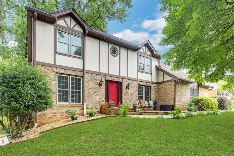 IMMACULATE ENGLISH TUDOR HOME IN SOUGHT-AFTER WOOD