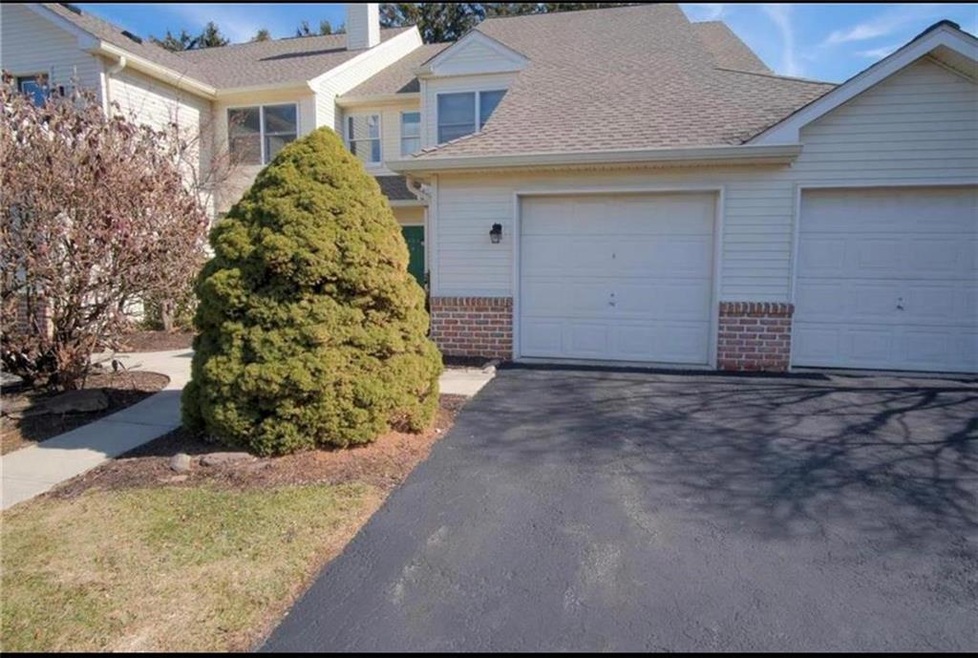 152 Lindfield Cir, Macungie, PA 18062 - photo 1