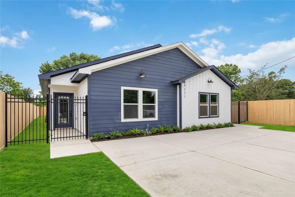 8221 Tower St unit A, Houston, TX 77088 - photo 1