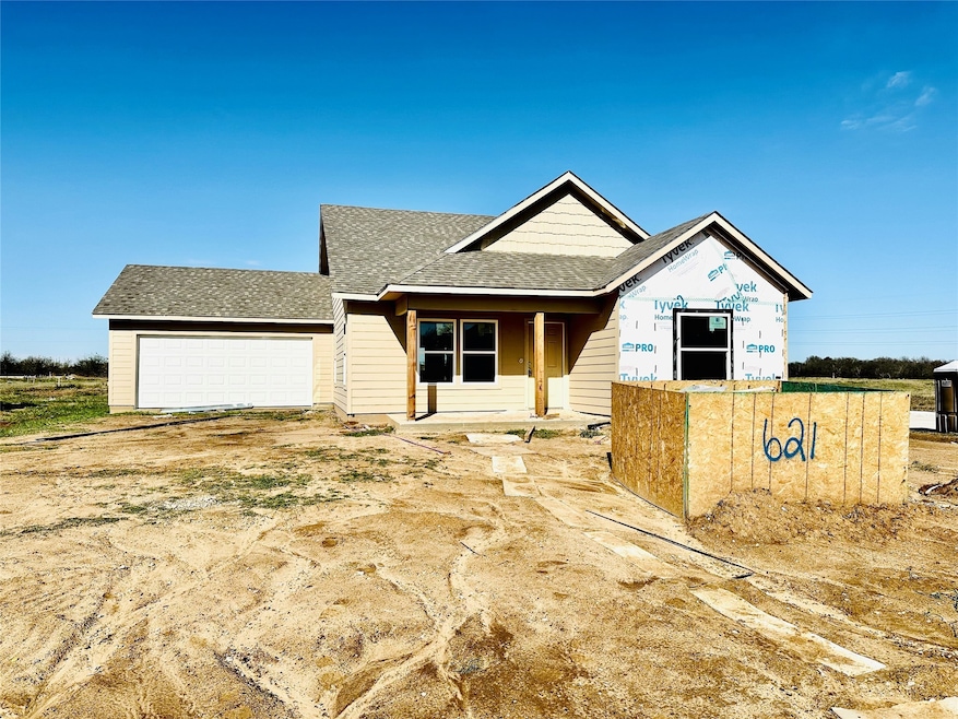 621 Crockett Dr, Cleburne, TX 76031 - photo 1