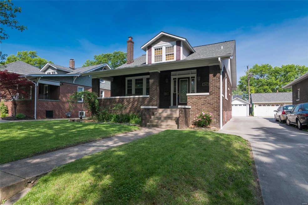 Welcome home to 2509 Cleveland in Granite City, close to beautiful Wilson Park.
