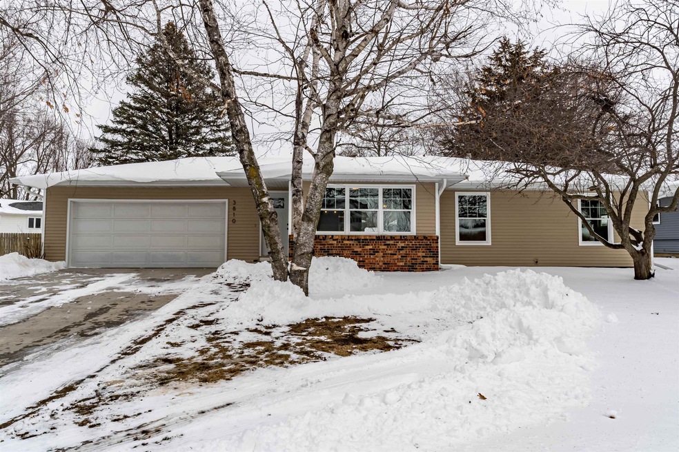 3810 Carlton Dr, Cedar Falls, IA 50613 - photo 1