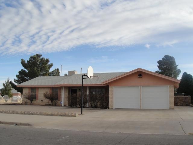 1557 Catham Cir, Horizon City, TX 79928 - photo 1