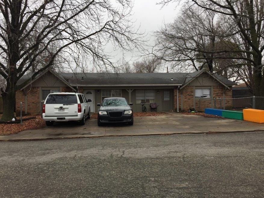 1303 & 1305 W Beech Dr, Rogers, AR 72756 - photo 1