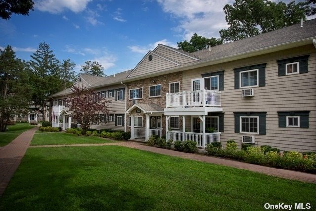 556 New Hwy unit 4-2A, Hauppauge, NY 11788 - photo 1