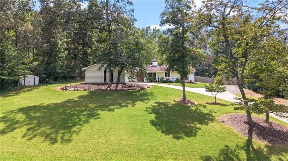 1365 Ridgefield Dr, Roswell, GA 30075 - photo 1