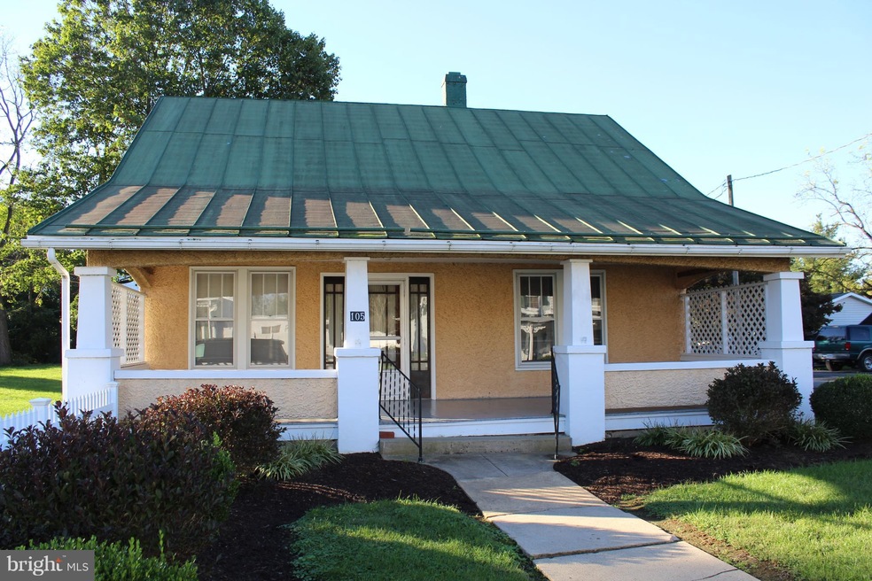 105 N High St, Edinburg, VA 22824 - photo 1