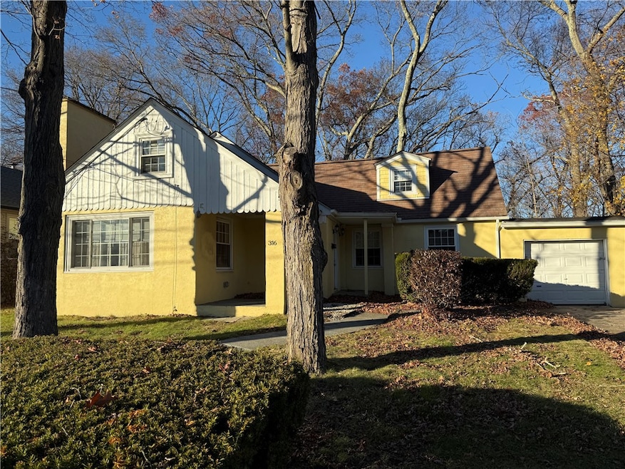 316 Aylsworth Ave, Woonsocket, RI 02895 - photo 1