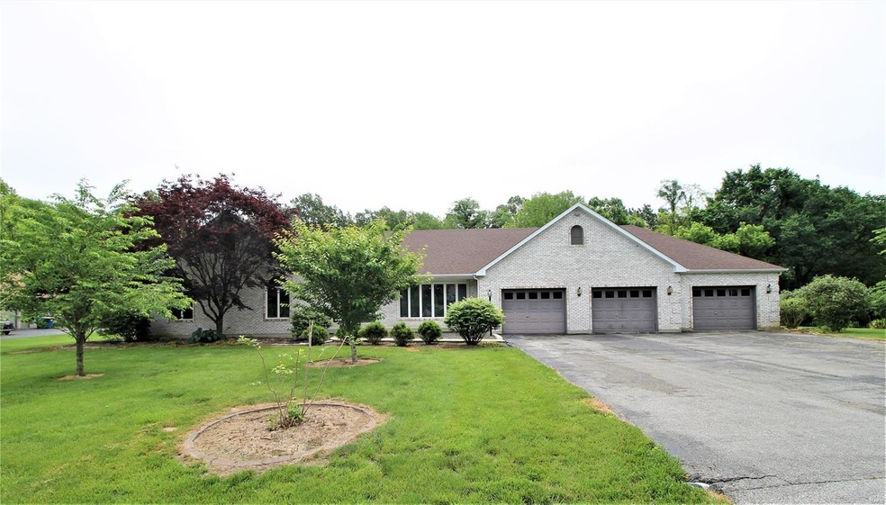 18 Lindenwood Dr, Collinsville, IL 62234 - photo 1