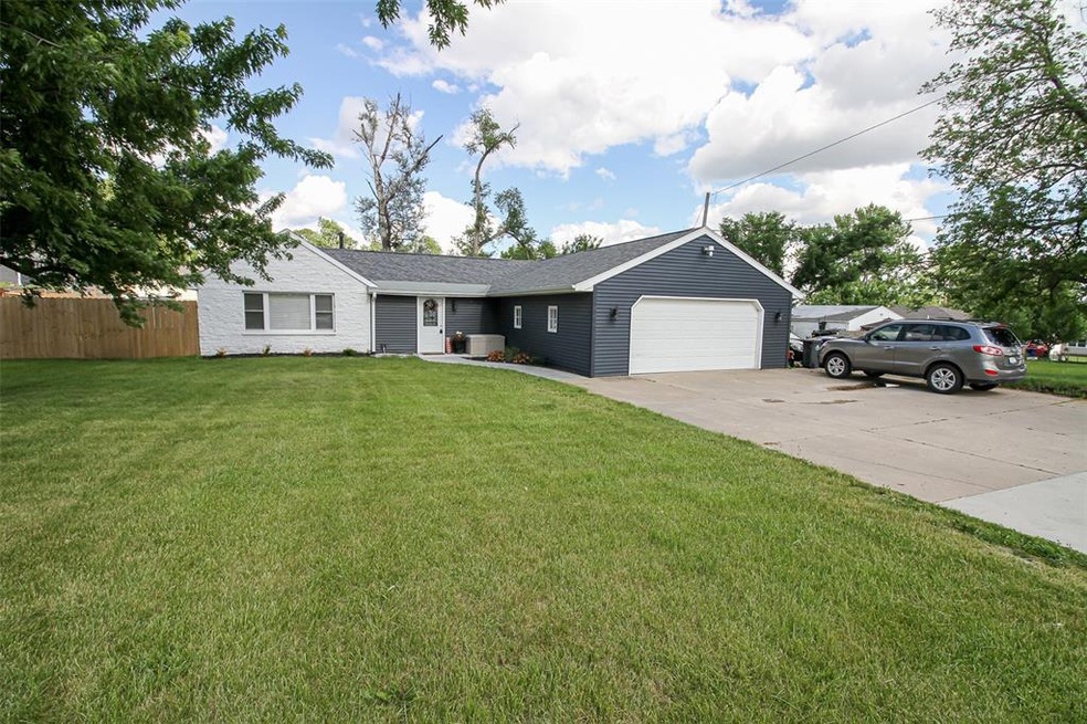 1125 Edgewood Rd NW, Cedar Rapids, IA 52405 - photo 1