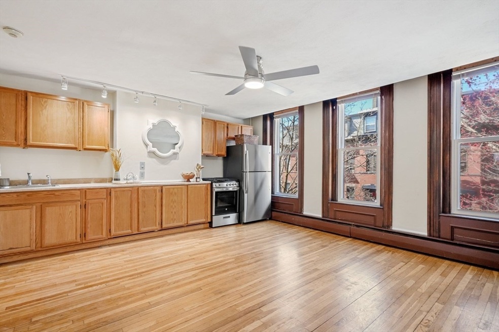 302 K St unit 2, Boston, MA 02127 - photo 1