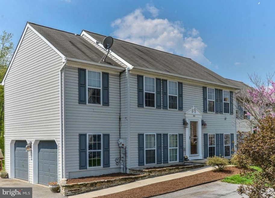 226 S Lime St, Quarryville, PA 17566 - photo 1