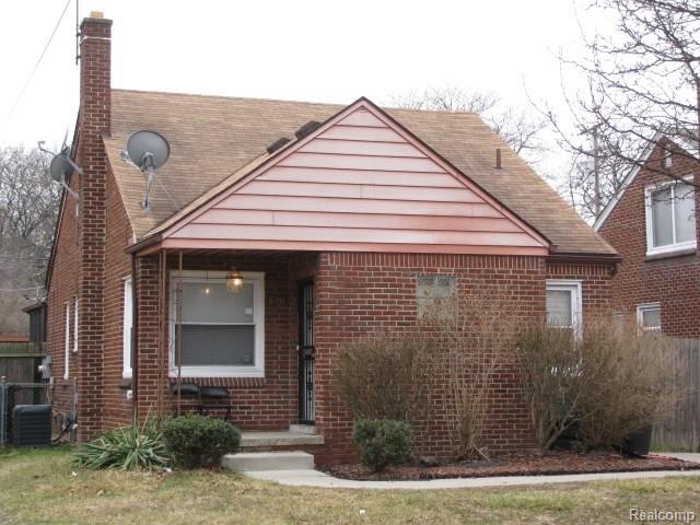8351 Parkland St