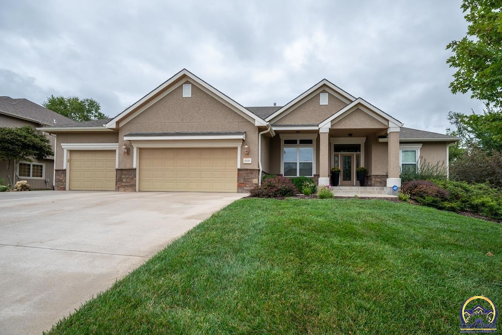 6820 SW 44th St, Topeka, KS 66610 - photo 1