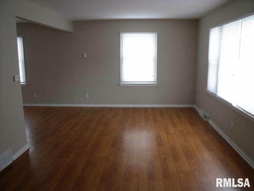 2115 E Locust St, Davenport, IA 52803 - photo 1