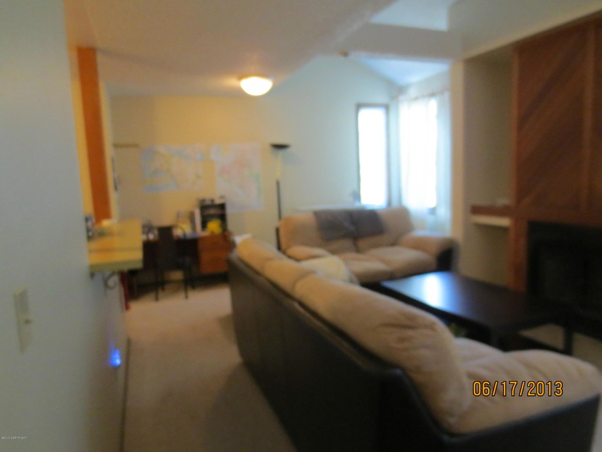 804 Wildrose living room