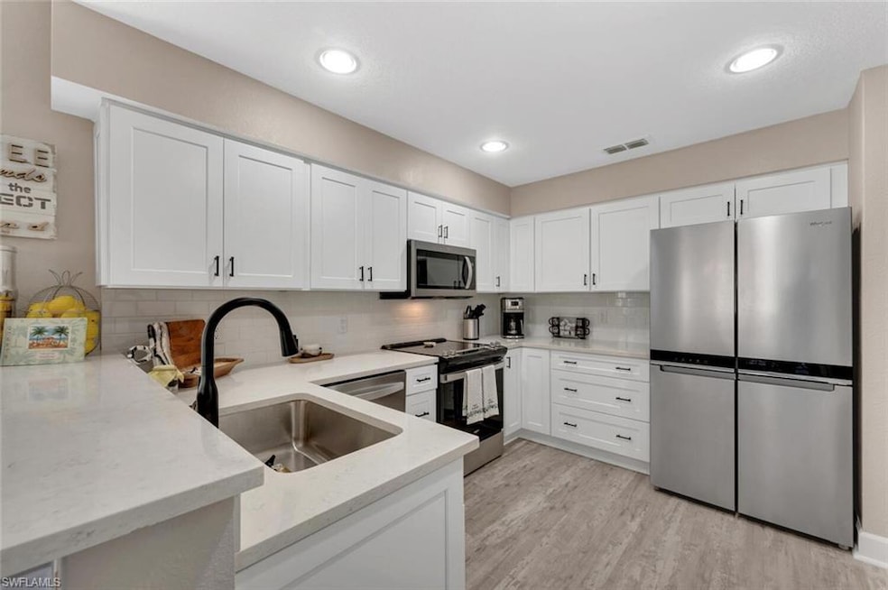 Fully renovated Kitchen Quartz Counters & state-of