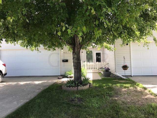 817 Kirkwood Dr, Grand Forks, ND 58201 - photo 1