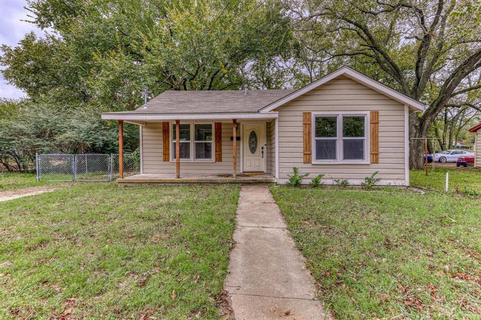 213 W 1st St, Weatherford, TX 76086 - photo 1