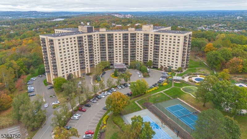 2 Claridge Dr unit 1GE, Verona, NJ 07044 - photo 1