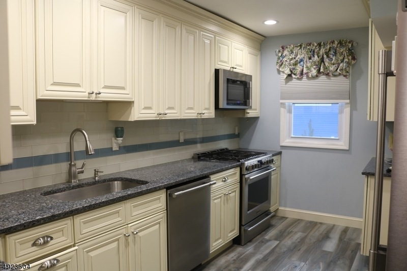 102 Lexington Ave, Bloomfield, NJ 07003 - photo 1