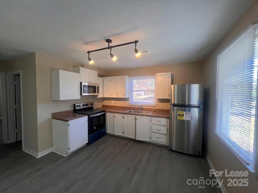 For Rent $1,195/month