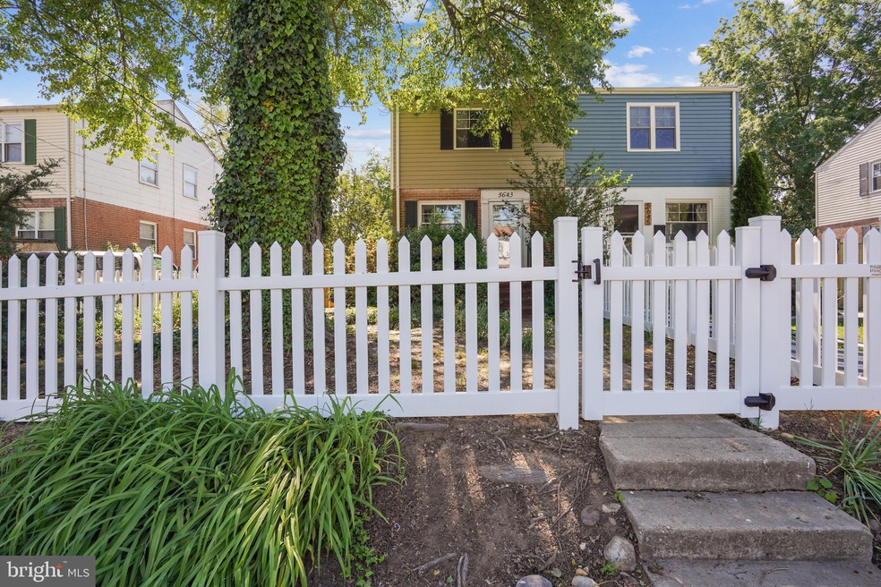 5643 Fenwick Dr, Alexandria, VA 22303 - photo 1