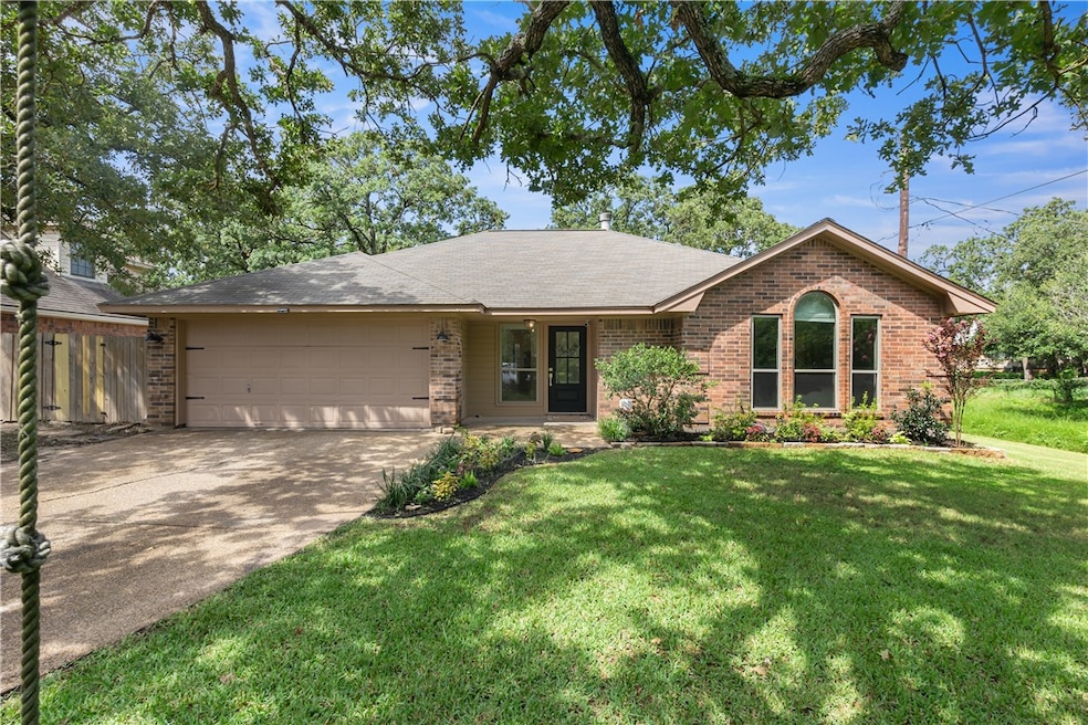 Ranch-style house with driveway, brick siding, an