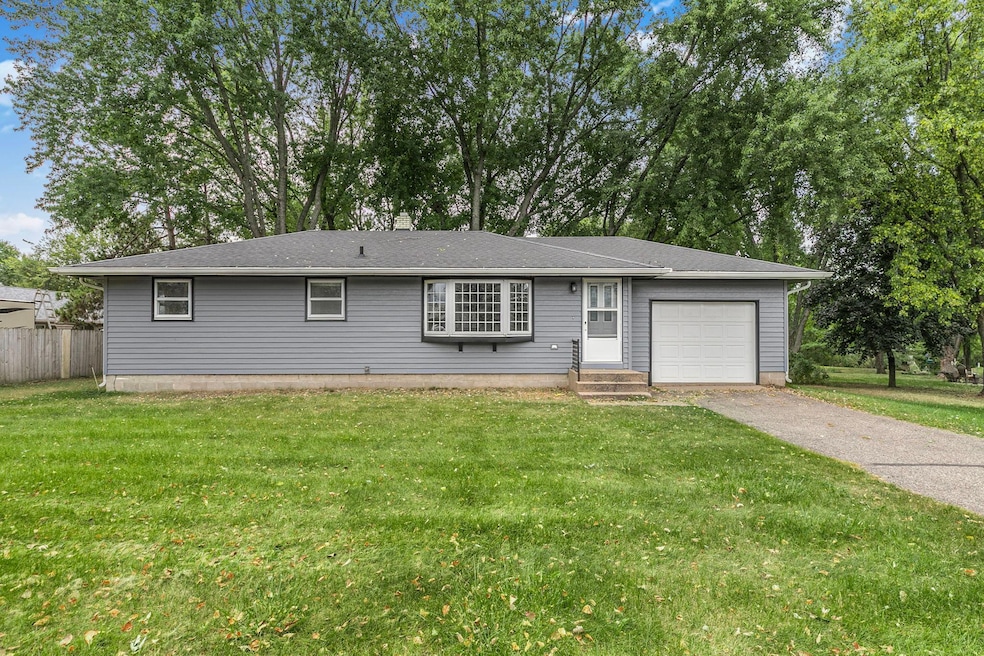 1105 Summit Ave N, Sauk Rapids, MN 56379 - photo 1