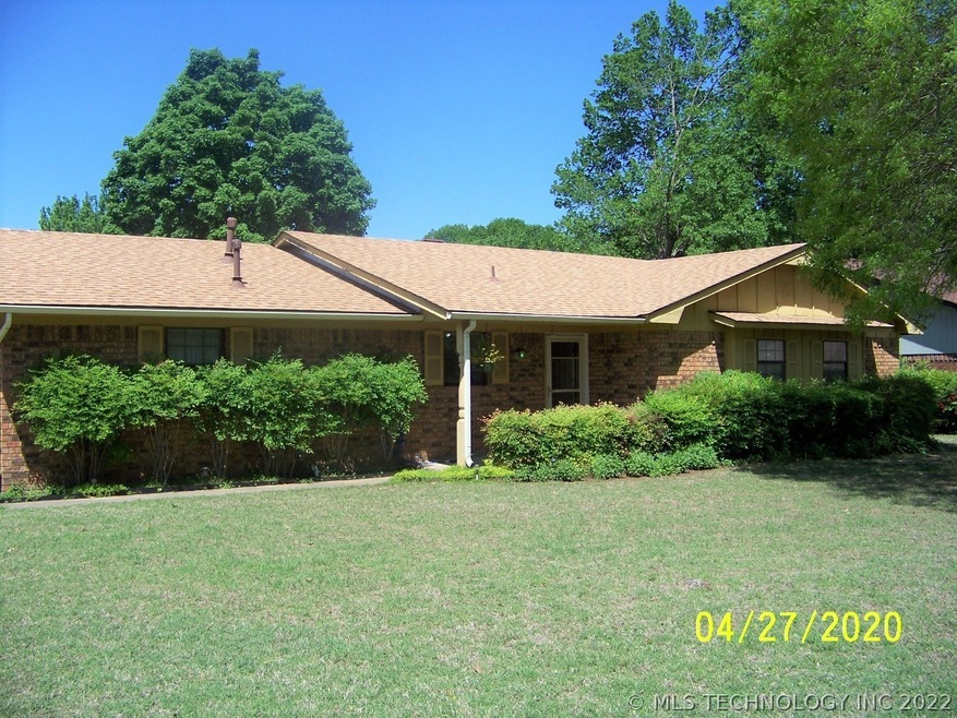 408 Hickory Dr, Henryetta, OK 74437 - photo 1