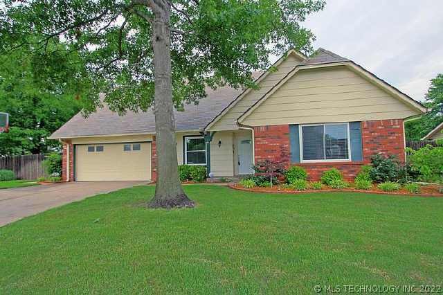 Large Cul-De-Sac Lot, Mature trees and sprinkler s