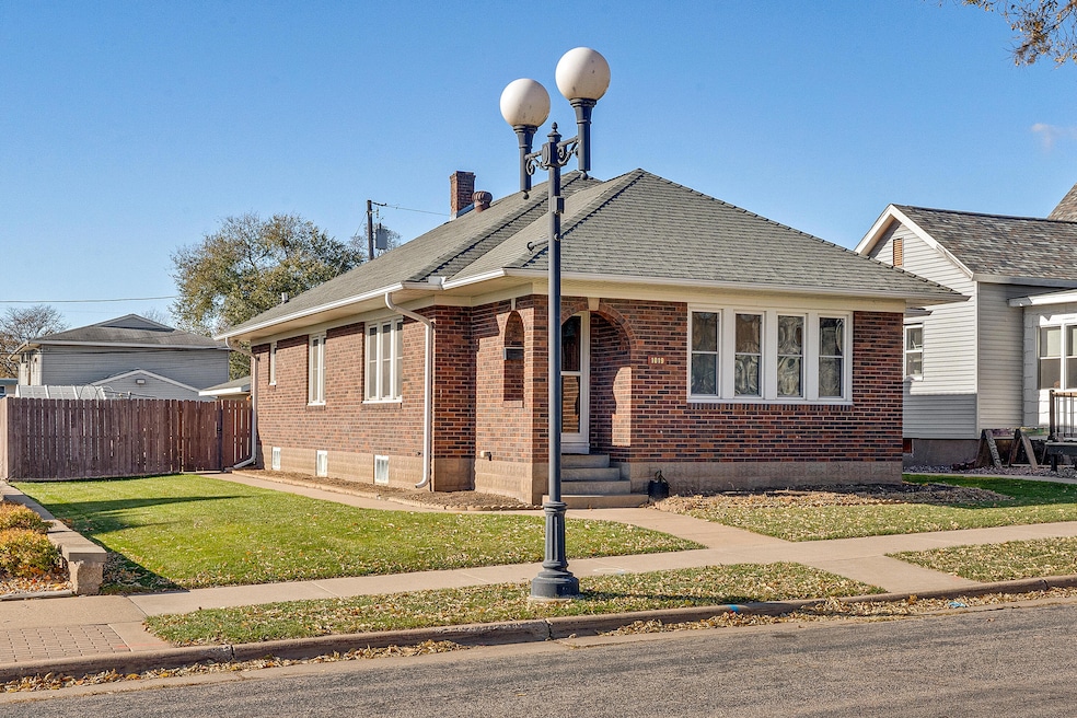 1019 Caledonia St, La Crosse, WI 54603 - photo 1