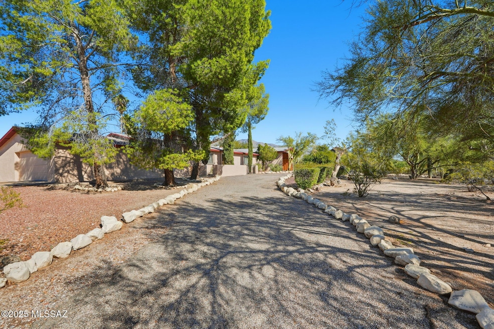 555 E Rudasill Rd, Tucson, AZ 85704 - photo 1
