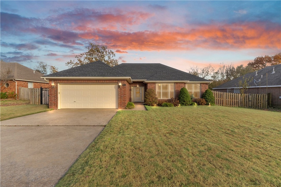 680 Reisling St, Centerton, AR 72719 - photo 1