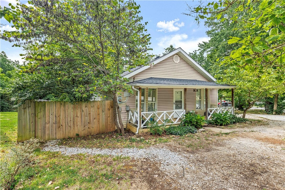 300 S Washington Ave, Fayetteville, AR 72701 - photo 1